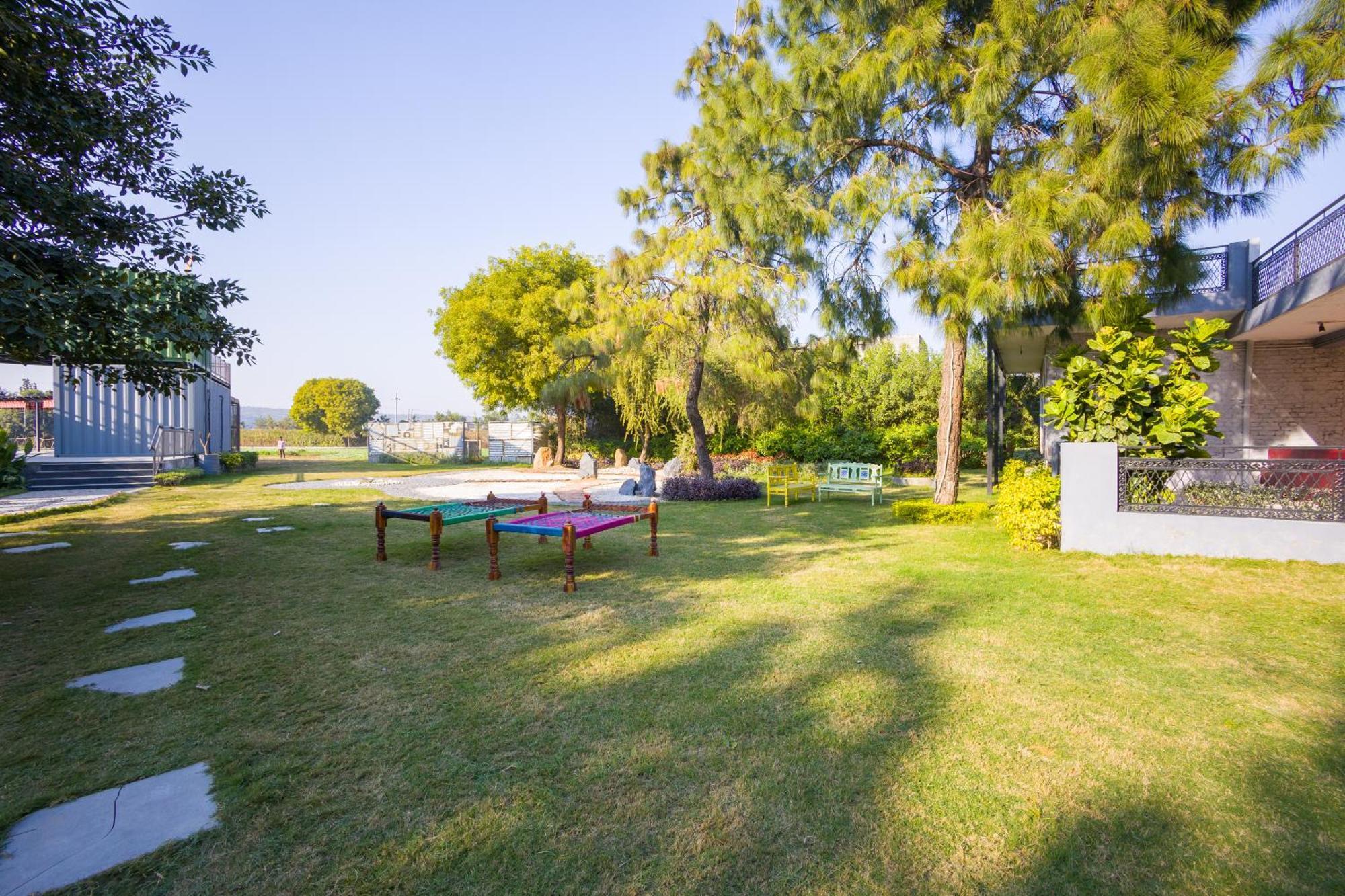 Вілла Elivaas Hidden Oasis 4Bhk With Pool, Mud House & Container House Dhauj Екстер'єр фото